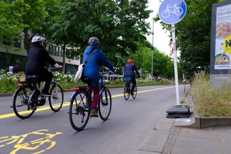 Verkehrsministerium verfehlt wiederholt Klimaziele: Klimaschutzministerium fördert Projekt der Deutschen Umwelthilfe für Mobilitätswende in den Städten