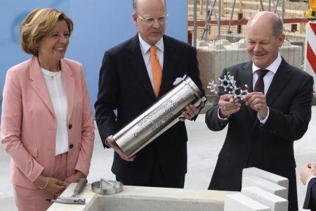 Boehringer Ingelheim setzt mit Bundeskanzler Olaf Scholz Grundstein für 285 Millionen EUR Innovationszentrum