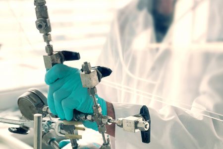 Revolutionäre Fortschritte in der Batterietechnologie: Deutsches Startup präsentiert serienreifen Feststoff-Akku mit bahnbrechenden Eigenschaften – Kobaltfrei, 10-fach längere Lebensdauer und nicht entflammbarer Elektrolyt
