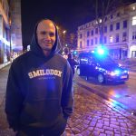 Tausende Junge Menschen auf der Straße – Polizeieinsatz im Smilodox Store durch unerwarteten Menschenauflauf