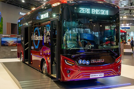 Anadolu Isuzu präsentiert nachhaltige Lösungen für den Personenverkehr auf der B2B in Berlin